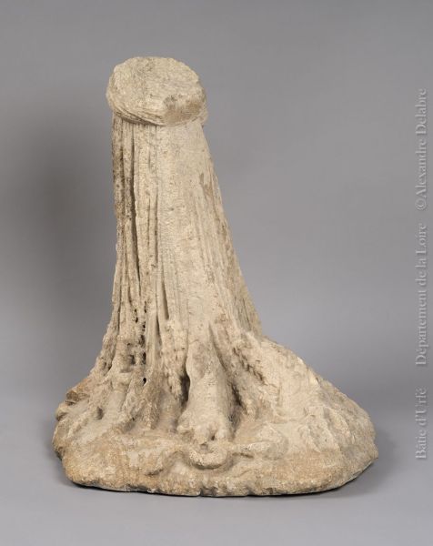 Fragment d'une statue de Cérès ; © ARCHIVES DEPARTEMENTALES DE LA LOIRE ; ©  ARCHIVES DEPARTEMENTALES DE LA L