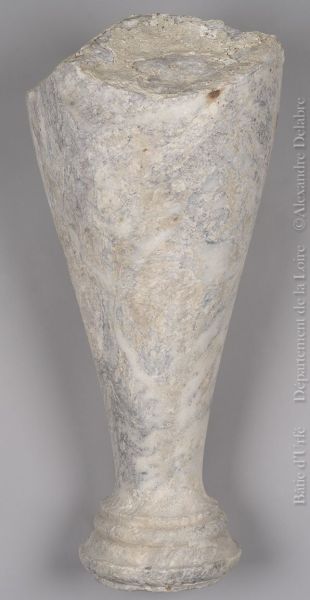 Pied de bénitier ; © ARCHIVES DEPARTEMENTALES DE LA LOIRE ; ©  ARCHIVES DEPARTEMENTALES DE LA L