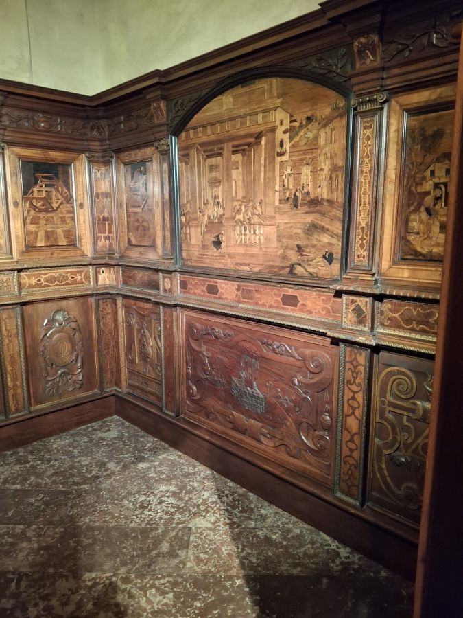 Boiseries de la chapelle de la Bâtie d'Urfé, exposées au MET à New York