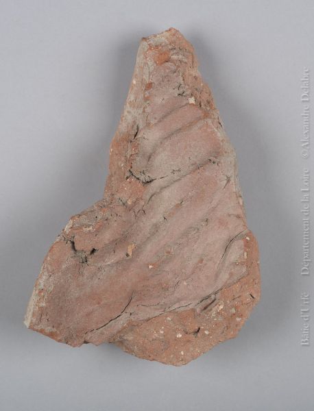 Fragment d'œil d'un mascaron, vu de dos ; © ARCHIVES DEPARTEMENTALES DE LA LOIRE ; ©  Alexandre DELABRE ; ©  Musée Château de la Bâtie d'Urfé