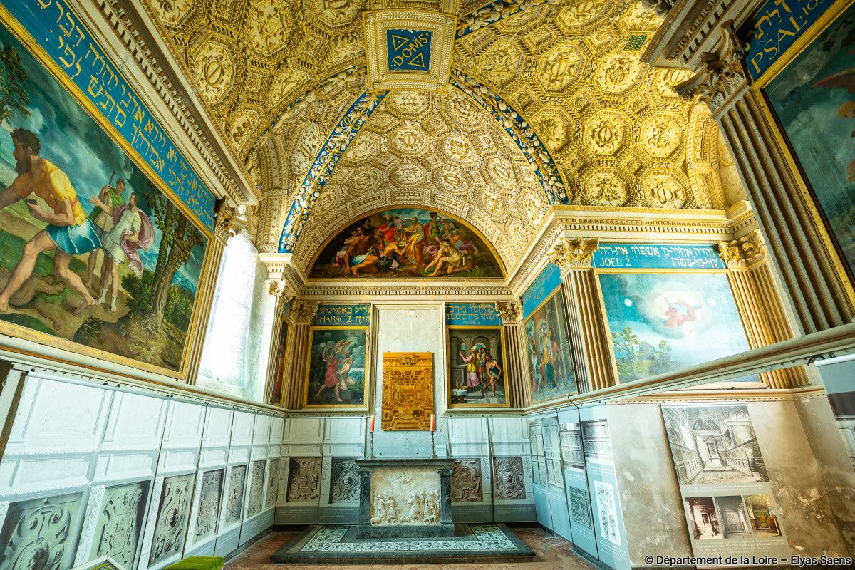 Chateau de la Batie d'Urfe -   - vue d'ensemble de la chapelle
