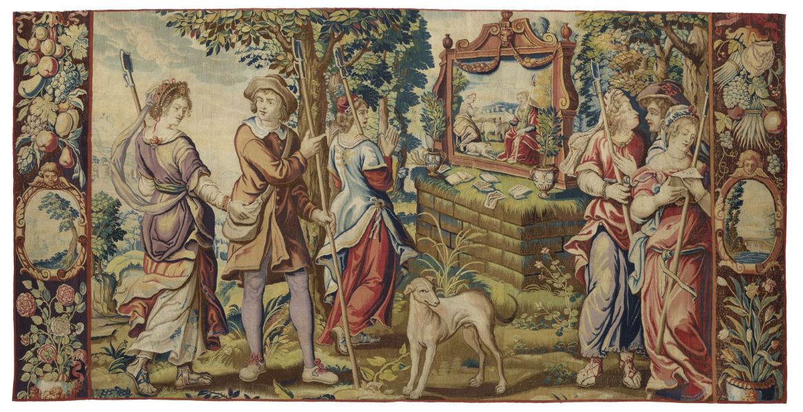 2022.1.1 tapisserie Bergers et bergères devant le temple d'Astrée « Astrée étant retirée à part lisait et considérait ces vers, et plus elle regardait l’écriture, et plus il lui semblait que c’était de celle de Céladon ; de sorte qu’après un long combat en elle-même, il lui fut impossible de retenir les larmes, et, pour les cacher, elle fut contrainte de tourner le visage vers l’autre autel. Mais Phillis, qui était aussi étonnée qu’aucune de la compagnie, ayant pris un autre de ces rouleaux, l’alla trouver, se doutant bien que ce qui faisait séparer Astrée de cette sorte n’était que ces peintures et ces écrits qu’elle-même reconnaissait fort bien pour être de ceux de Céladon. »

La tapisserie montrerait le temple réduit à un autel surmonté du tableau d’Astrée. Il est possible de reconnaître Astrée, accompagnée de son chien Mélampe, tenant le madrigal de Céladon qu’elle a pris sur l’autel du temple. Elle se désole devant Phillis. On voit aussi Silvandre qui montre aux bergères le temple d’Astrée.