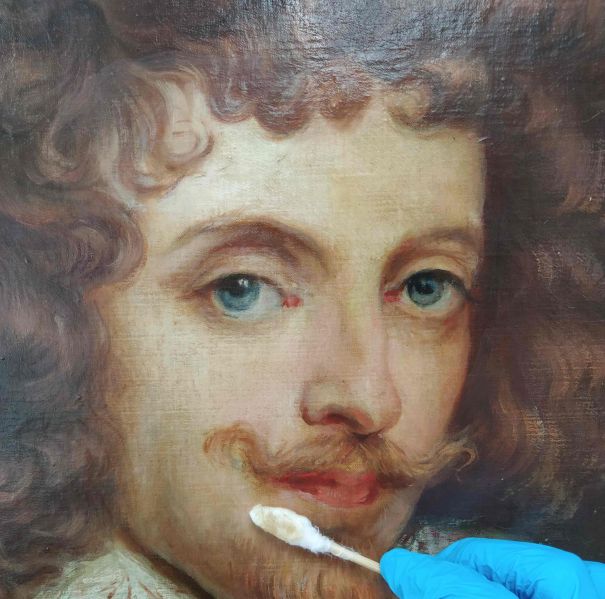 Visuel page restaurations